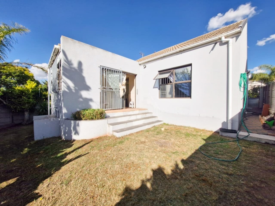 2 Bedroom Property for Sale in Protea Village Western Cape